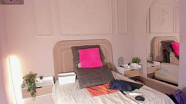 Snapshot of Maristxxr chatting on October 7, 2025, 8:39 pm Maristxxr online show from October 7, 2025, 8:39 pm