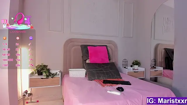 Snapshot of Maristxxr chatting on November 13, 2025, 7:35 pm Maristxxr online show from November 13, 2025, 7:35 pm