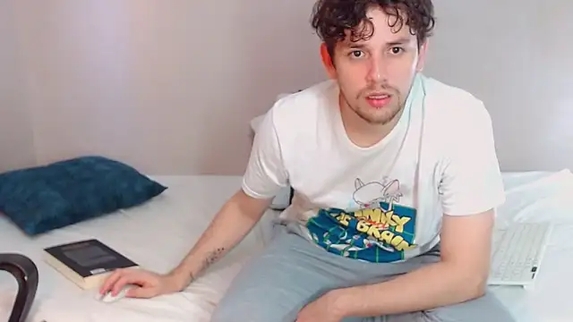 Elio555 online show from January 24, 2025, 9:47 pm