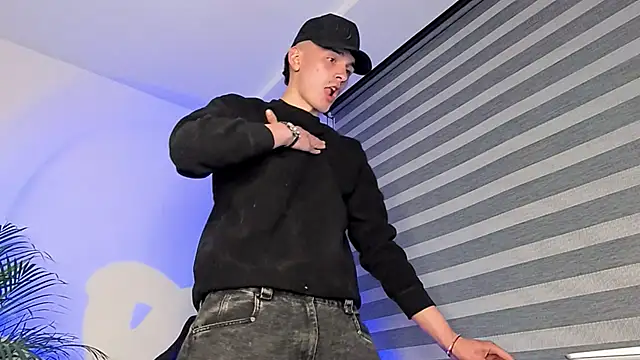 Snapshot of bastia_noooo chatting on September 24, 2025, 5:00 am bastia noooo online show from September 24, 2025, 5:00 am