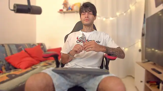 justin stark7 online show from February 12, 2026, 7:09 pm