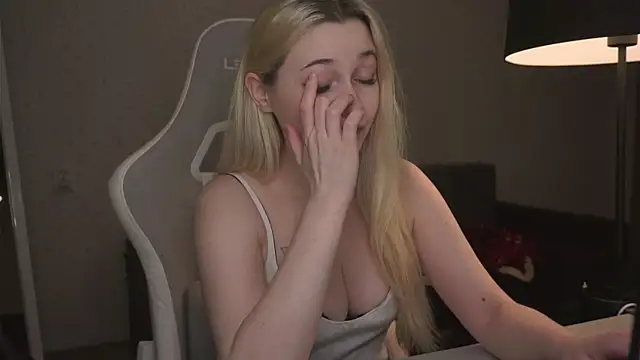 Snapshot of Lisa_003 chatting on January 24, 2025, 1:24 am Lisa 003 online show from January 24, 2025, 1:24 am