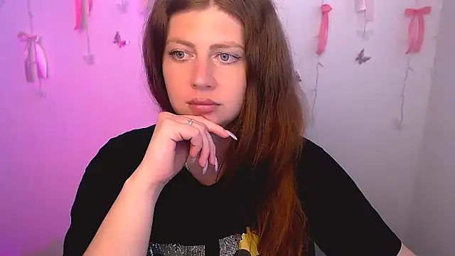 Snapshot of Lizzy_Love chatting on July 1, 2026, 11:12 am Lizzy Love online show from July 1, 2026, 11:12 am