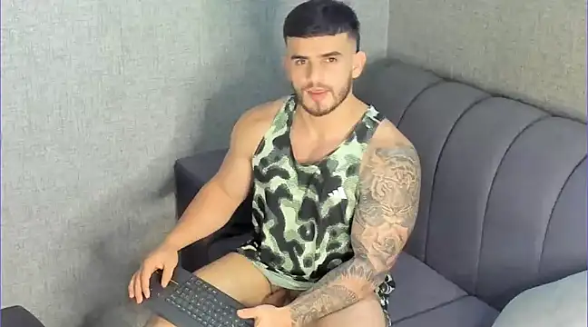 Snapshot of Ricardogo19 chatting on December 31, 2024, 4:49 am Ricardogo19 online show from December 31, 2024, 4:49 am