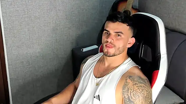 Ricardogo19 online show from November 5, 2025, 1:05 am