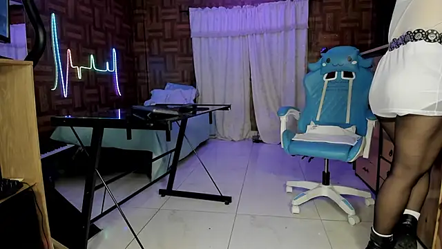 Cristina Vanegas631 online show from November 12, 2025, 12:44 am