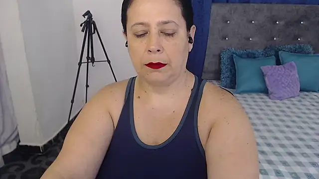 karlaton1977 online show from February 12, 2026, 9:32 pm