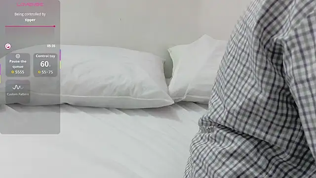 Snapshot of yourcuteneighbourr chatting on December 2, 2025, 3:45 am yourcuteneighbourr online show from December 2, 2025, 3:45 am