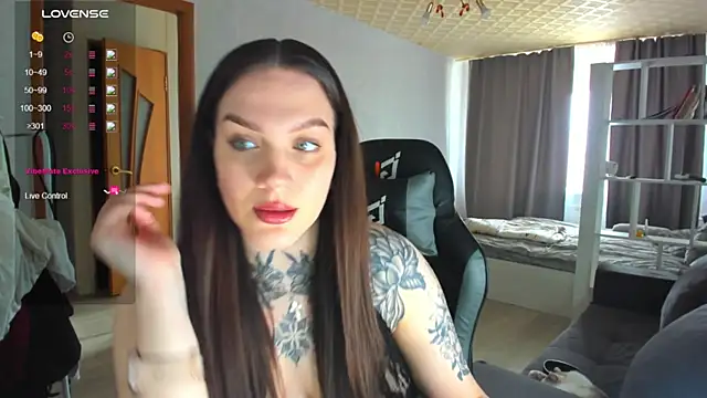 AizaRose online show from April 14, 2026, 6:08 am