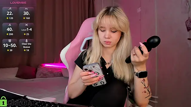 Valerie Woods online show from November 7, 2025, 1:05 am