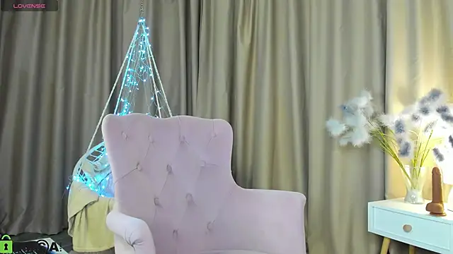 Valerie Woods online show from November 23, 2025, 12:10 am