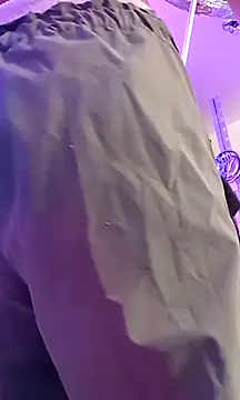 gurlnips online show from November 15, 2025, 11:18 am