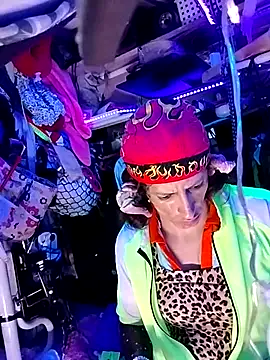 gurlnips online show from March 20, 2026, 1:43 am