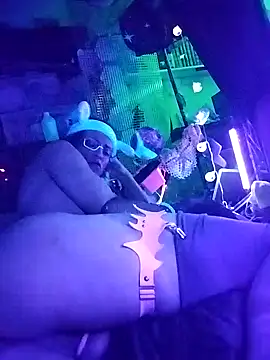 gurlnips online show from March 22, 2026, 1:36 pm