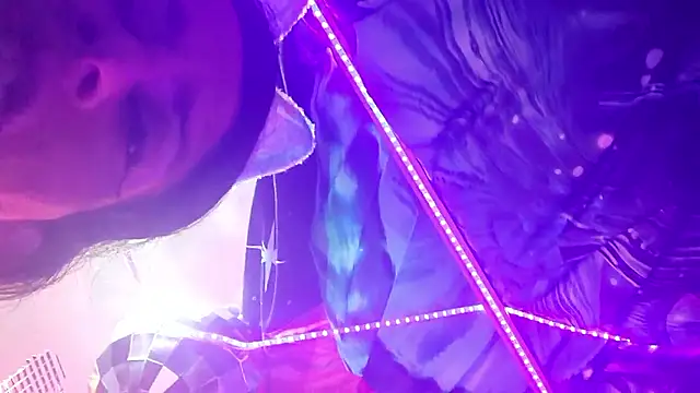 gurlnips online show from March 29, 2026, 5:40 am