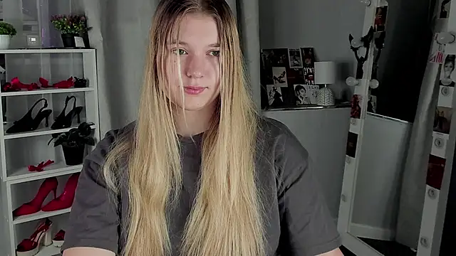 Rebecca Kelly online show from November 4, 2025, 2:10 am