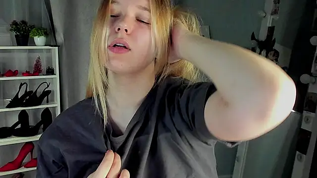 Rebecca Kelly online show from December 20, 2025, 2:40 am