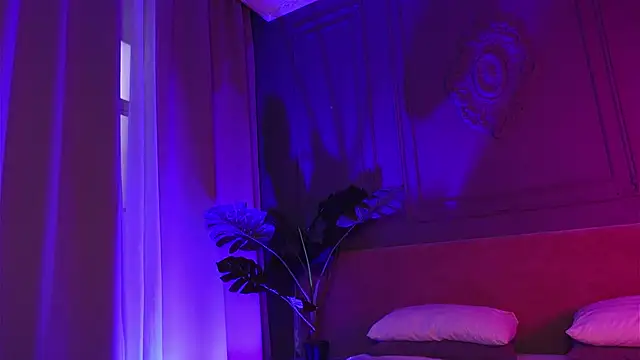 Liv Fay online show from November 22, 2025, 1:32 pm