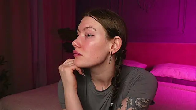 Liv Fay online show from November 29, 2025, 1:36 pm