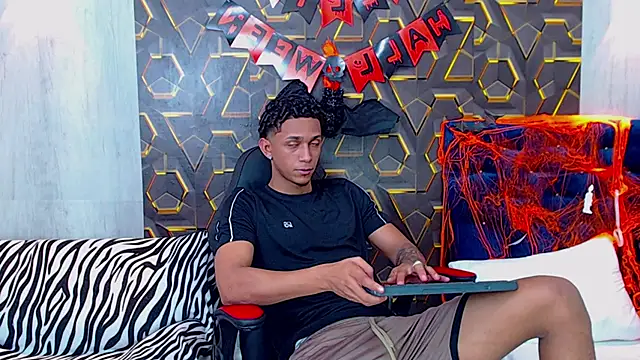 dominic smith  online show from October 26, 2025, 6:25 pm