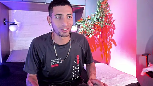 DrakeNeumann online show from December 22, 2025, 2:19 am