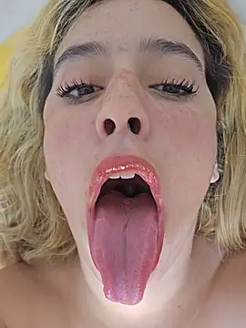 Snapshot of Massa8 chatting on December 12, 2024, 11:03 pm Massa8 online show from December 12, 2024, 11:03 pm