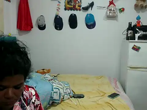 Snapshot of Boycuriousxxx chatting on February 9, 2025, 2:49 am Boycuriousxxx online show from February 9, 2025, 2:49 am