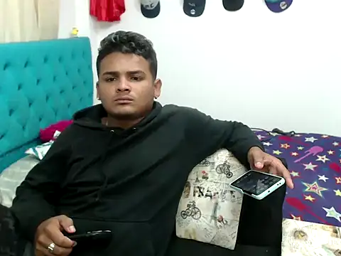 Snapshot of Boycuriousxxx chatting on February 21, 2025, 7:10 pm Boycuriousxxx online show from February 21, 2025, 7:10 pm