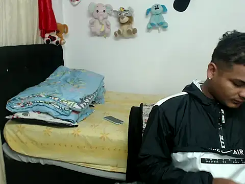Snapshot of Boycuriousxxx chatting on March 18, 2025, 10:46 am Boycuriousxxx online show from March 18, 2025, 10:46 am