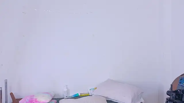 Snapshot of Chleo__ chatting on November 12, 2025, 1:11 pm Chleo online show from November 12, 2025, 1:11 pm