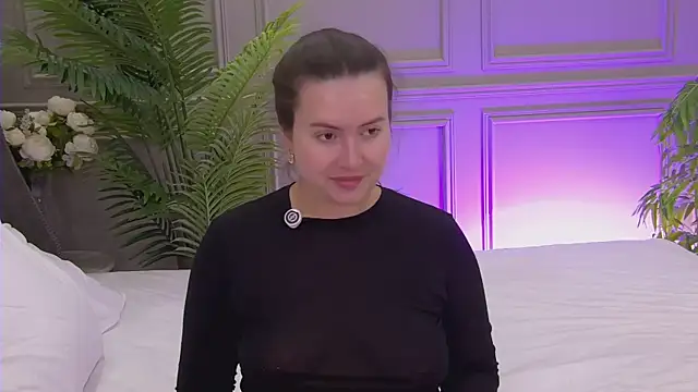 TrishaWinslet online show from November 23, 2025, 5:07 am