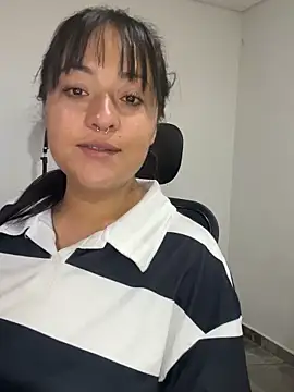 jjulietha95 online show from June 2, 2026, 4:47 am
