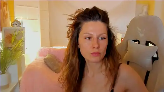 Snapshot of April_o_Nill chatting on February 9, 2025, 12:30 pm April o Nill online show from February 9, 2025, 12:30 pm