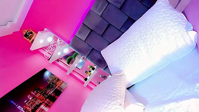 Saamanthaa11 online show from April 5, 2026, 5:26 am