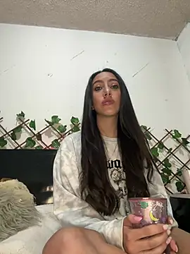 Snapshot of FrancellyHot chatting on December 12, 2024, 3:32 am FrancellyHot online show from December 12, 2024, 3:32 am