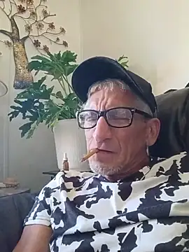 Snapshot of Johnnyraymonroe chatting on June 19, 2026, 9:40 pm Johnnyraymonroe online show from June 19, 2026, 9:40 pm