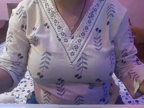 Snapshot of cute-priy chatting on June 10, 2026, 4:34 am cute-priy online show from June 10, 2026, 4:34 am