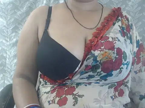 cute-priy online show from July 2, 2026, 4:29 am