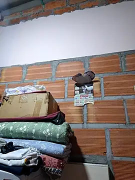 sexy-latin10 online show from November 4, 2025, 2:32 am