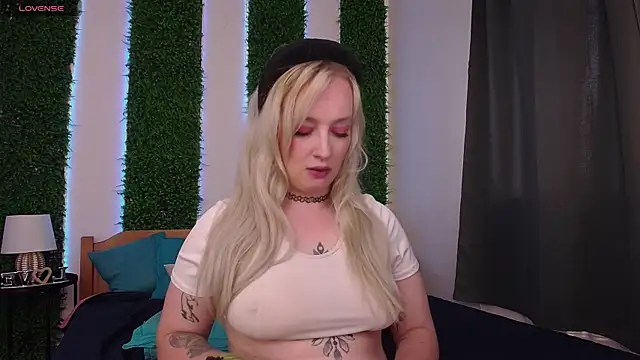 Snapshot of Nicole__Aniston_ chatting on September 28, 2025, 8:52 am Nicole Aniston online show from September 28, 2025, 8:52 am