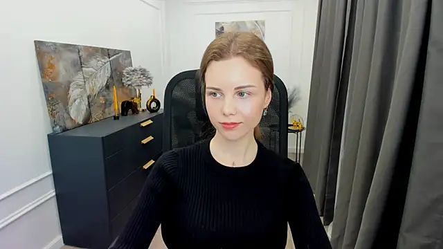 Snapshot of MileyWings chatting on April 19, 2026, 11:42 am MileyWings online show from April 19, 2026, 11:42 am