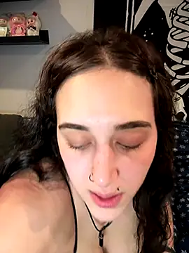 Snapshot of ThicBunz chatting on January 7, 2026, 12:02 am ThicBunz online show from January 7, 2026, 12:02 am