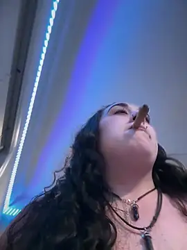 Snapshot of ThicBunz chatting on February 12, 2026, 11:00 pm ThicBunz online show from February 12, 2026, 11:00 pm