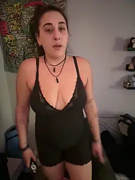 Snapshot of ThicBunz chatting on February 15, 2026, 2:14 pm ThicBunz online show from February 15, 2026, 2:14 pm