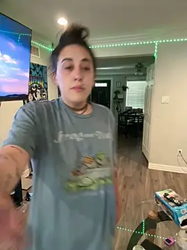 ThicBunz online show from May 19, 2026, 5:19 pm