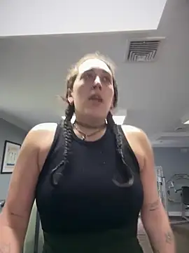 ThicBunz online show from May 24, 2026, 1:49 pm