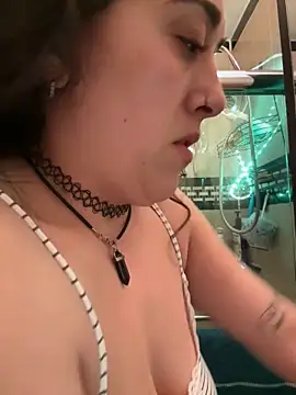 ThicBunz online show from May 28, 2026, 4:54 am