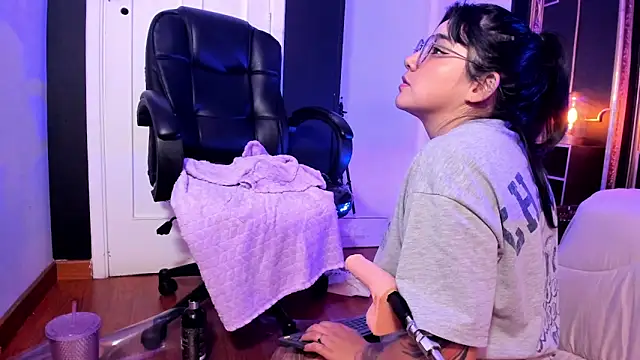 Snapshot of JeyLee chatting on February 6, 2025, 3:09 pm JeyLee online show from February 6, 2025, 3:09 pm