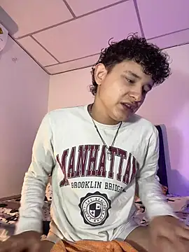 Snapshot of Nathan_Bluee chatting on October 31, 2025, 3:35 pm Nathan Bluee online show from October 31, 2025, 3:35 pm