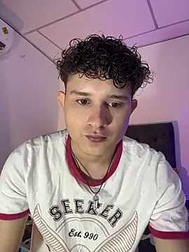 Snapshot of Nathan_Bluee chatting on November 3, 2025, 3:02 pm Nathan Bluee online show from November 3, 2025, 3:02 pm